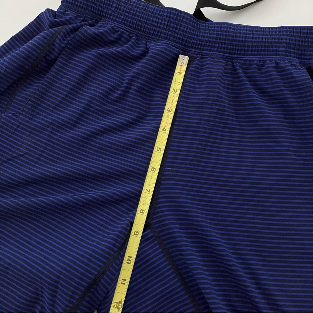 Lululemon Men’s Short 11” Athletic Shorts Size 30 - 32" Striped Stretch Purple - Picture 15 of 15